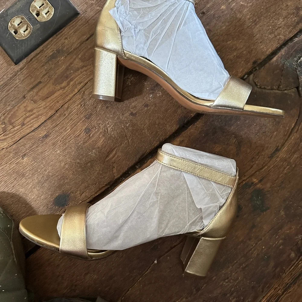 Naturalizer elegant metallic